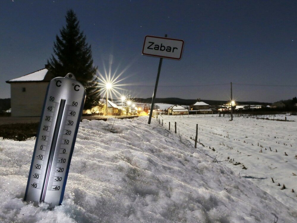 Zabari utca, hideg éjszaka hőmérővel